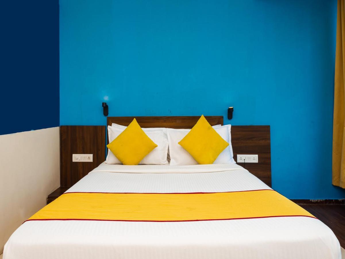 Hotel Aura - Near Malad Link Road Ґорай Екстер'єр фото