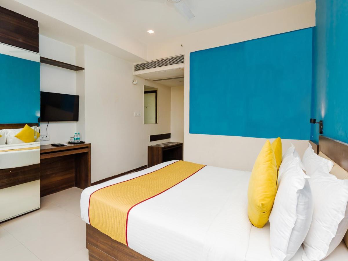 Hotel Aura - Near Malad Link Road Ґорай Екстер'єр фото