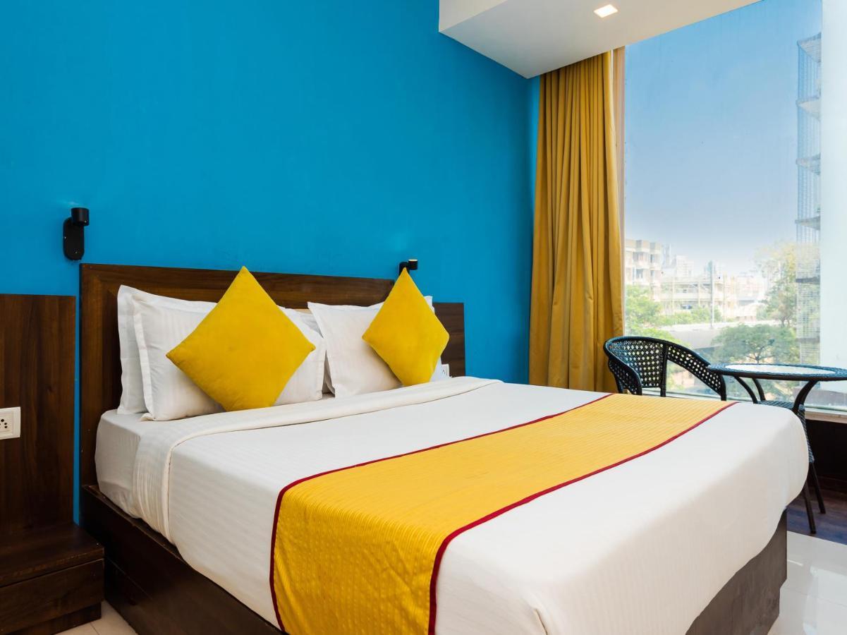 Hotel Aura - Near Malad Link Road Ґорай Екстер'єр фото