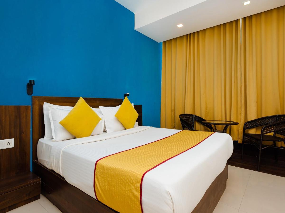 Hotel Aura - Near Malad Link Road Ґорай Екстер'єр фото