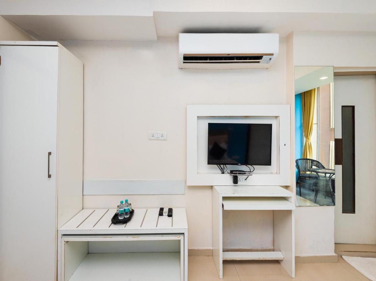 Hotel Aura - Near Malad Link Road Ґорай Екстер'єр фото