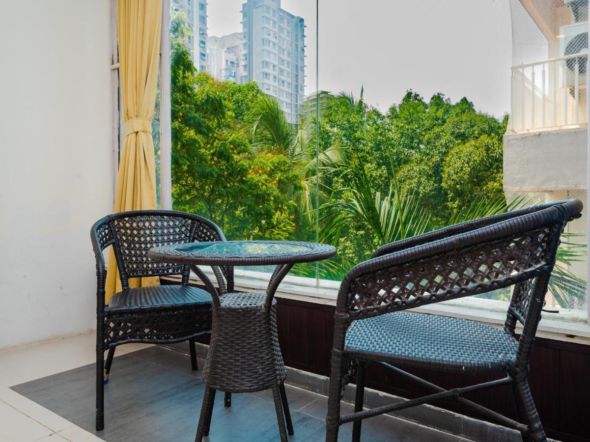 Hotel Aura - Near Malad Link Road Ґорай Екстер'єр фото