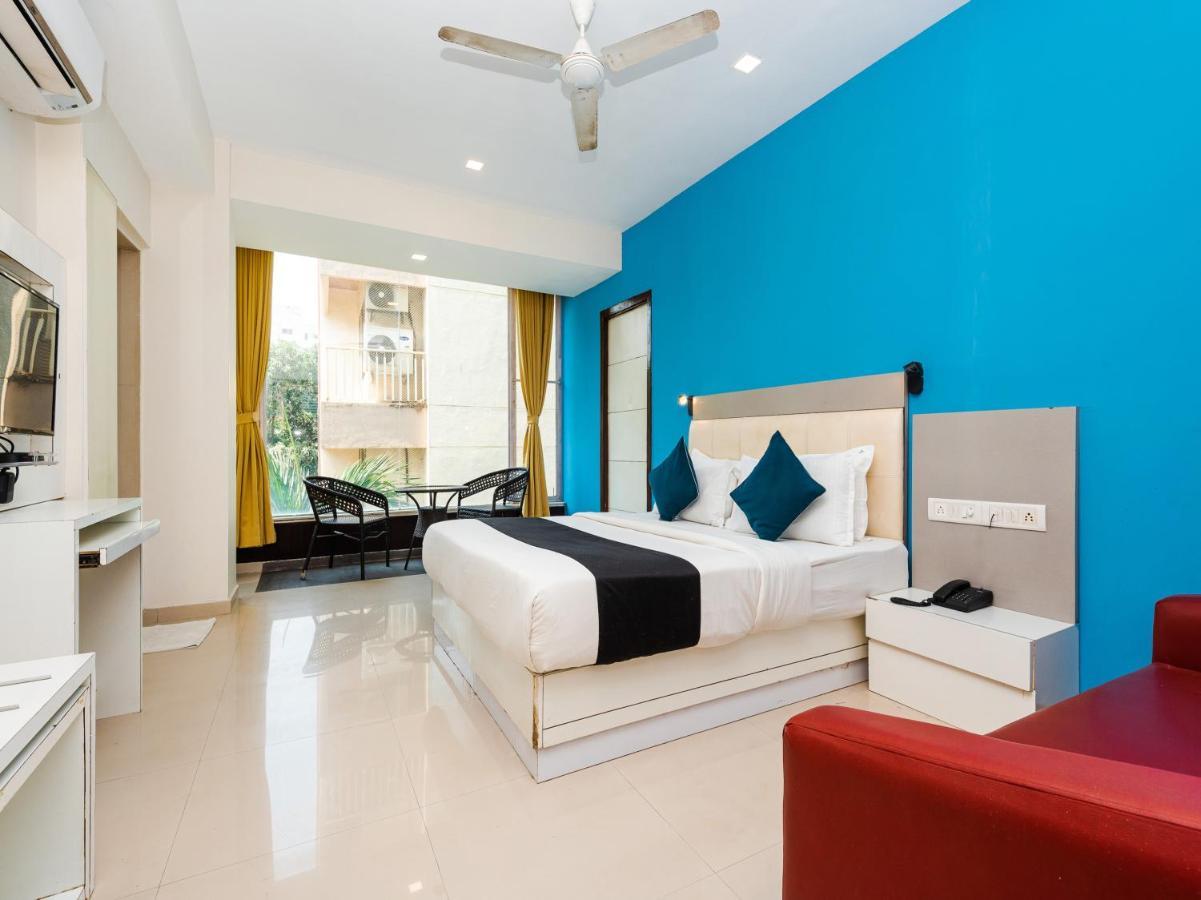 Hotel Aura - Near Malad Link Road Ґорай Екстер'єр фото