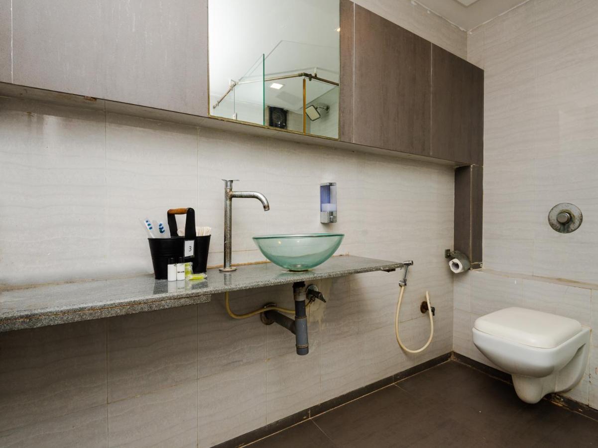 Hotel Aura - Near Malad Link Road Ґорай Екстер'єр фото