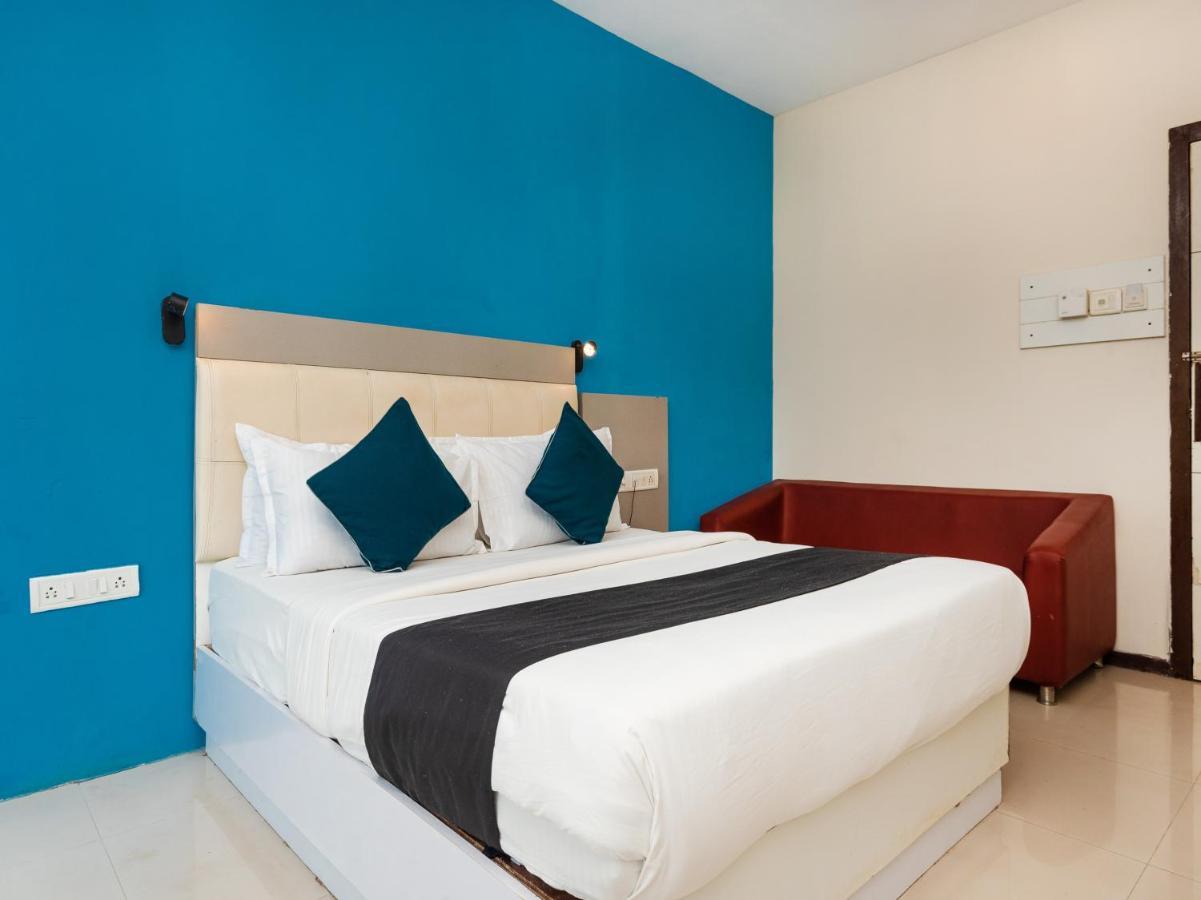 Hotel Aura - Near Malad Link Road Ґорай Екстер'єр фото