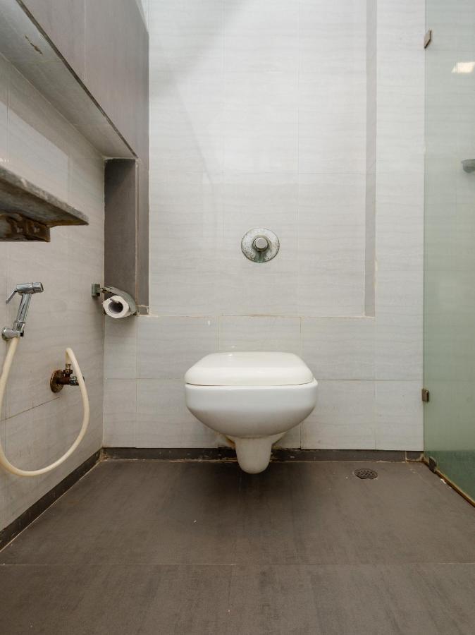 Hotel Aura - Near Malad Link Road Ґорай Екстер'єр фото