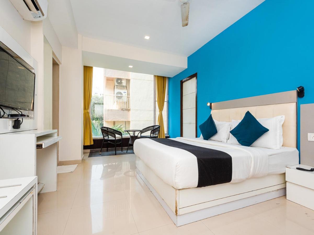 Hotel Aura - Near Malad Link Road Ґорай Екстер'єр фото