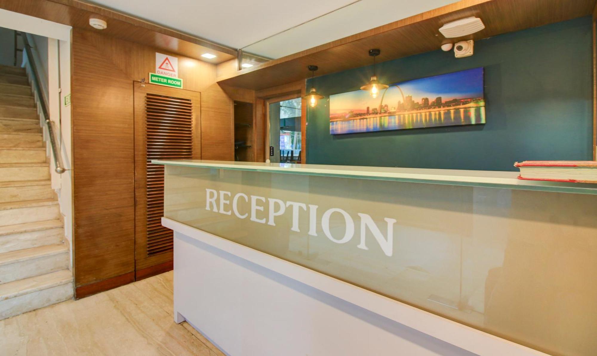 Hotel Aura - Near Malad Link Road Ґорай Екстер'єр фото