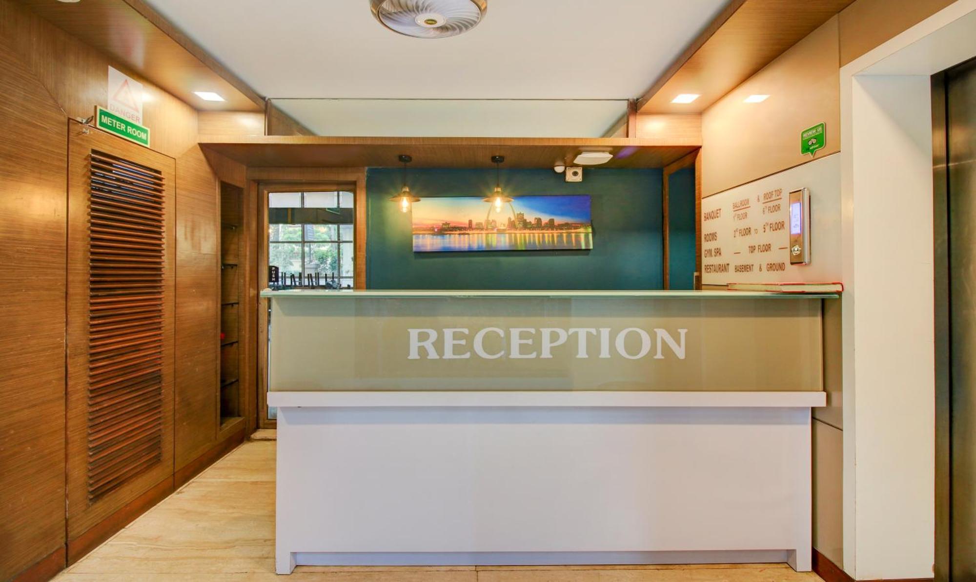 Hotel Aura - Near Malad Link Road Ґорай Екстер'єр фото